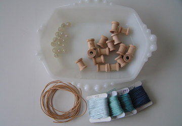 ОЖЕРЕЛЬЕ ИЗ МИНИ КАТУШЕК.