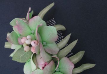 Украшение для волос на гребне из фоамирана и полимерной глины