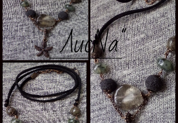 Кулон с натуральными камнями (яшма,вулканическая лава, зеленый гранат) на длинном замшевом шнуре.