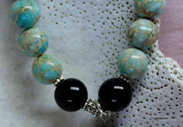 Браслет на резинке из натуральных камней