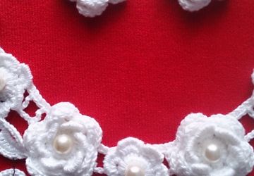 Колье и серьги "белые цветы". В наличии 1 штука.