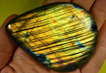 Лабрадор кабошон крупный.