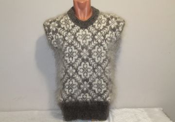 Пуховый вязаный жилет "Цветочек с веточкой"