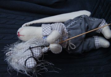 заяц тильда Роджер с лошадкой