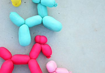 Игрушка из ткани на манер зверюшки из воздушного шара .