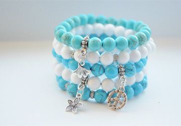 Браслеты из бусин, бисера и натуральных камней.