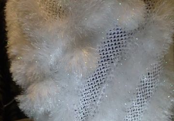 Ажурный вечерний палантин ручной работы