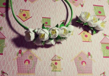 Ободок +заколка оформленная цветами жасмина