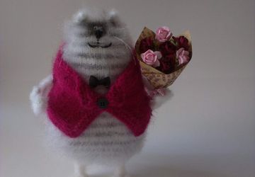 Кот с букетом
