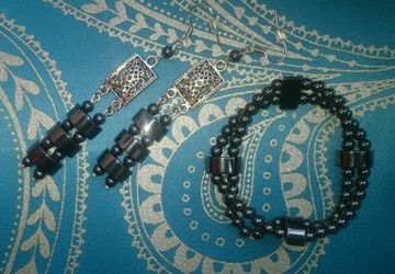 Комплект украшений из гематита(серьги и браслет)