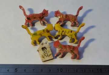 Кошки-брошки.