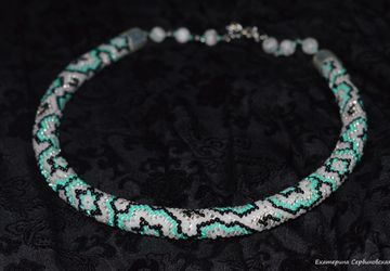 Бисерное колье "Мятный лёд"