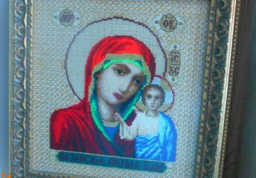 Вышитая счетным крестиком икона Казанской Богородицы