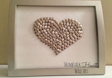 Картина из канцелярских кнопок ко Дню святого Валентина.