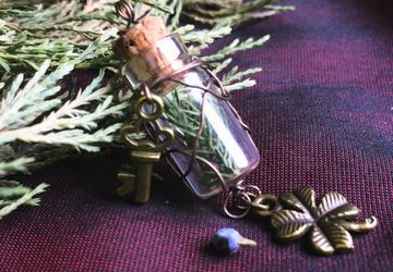 Кулон-флакончик "Маленькая туя"