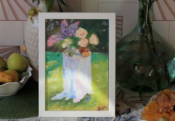 Столик в саду.