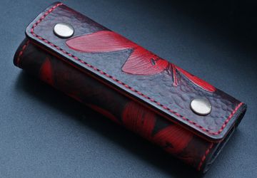 Женская ключница "Красные лилии"