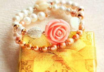 Браслет с розой