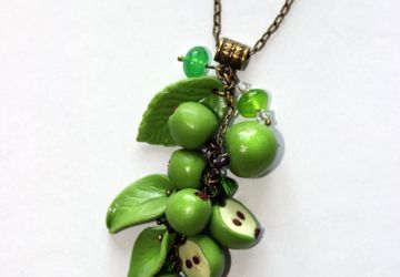 Кулон "Яблочки" из полимерной глины