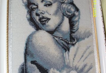 Портрет "Мэрелин Монро" , вышитый бисером