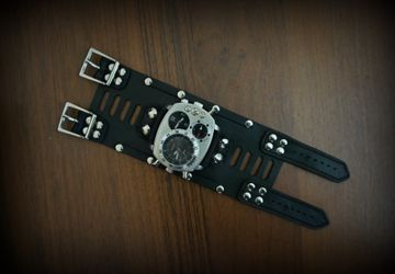 Часы мужские на широком браслете из натуральной кожи