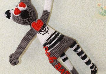 Вязаная игрушка " Влюбленный Кот"