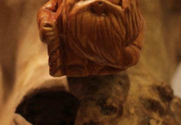 Деревянная фигурка старичка-домовика