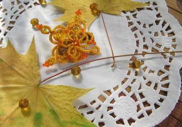 Брошь "Кленовый лист"