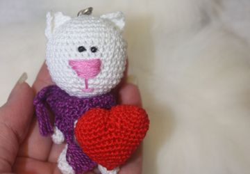 Игрушка/брелок Кот Валентин, вязаная игрушка