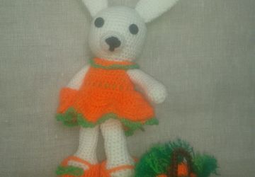 Зайка с морковкой