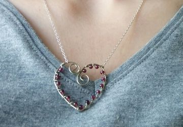 Кулон ручной работы с гранатами