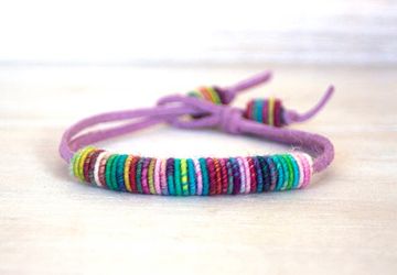 Простые вязаные ожерелья крючком.