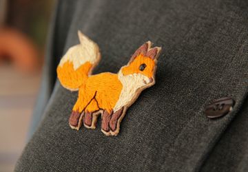 Вышитая брошь "Лисичка"