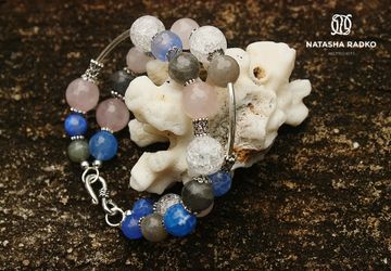 Браслет на замке из натуральных камней