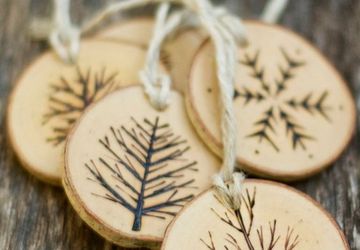 Новогодние украшения из спилов дерева