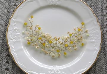 Веточка в прическу