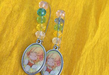 Серьги с изображением милой девочки☺️