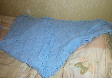 ШАЛЬ треугольная, АЖУРНАЯ СВЯЗАННАЯ СПИЦАМИ И ОБВЯЗАННАЯ КРЮЧКОМ