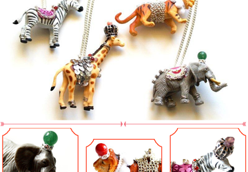 Как из пластиковых игрушек сделать забавные ожерелья.