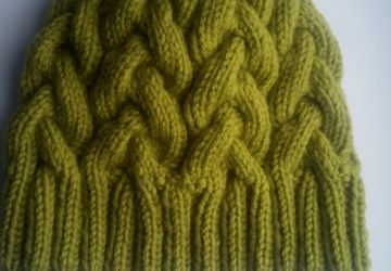 Шапка с косами оливковая