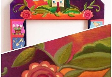 Зеркало в деревянной раме