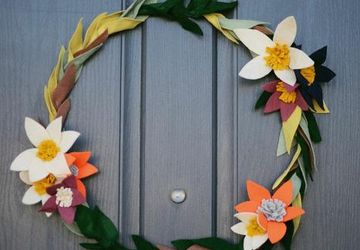 Украшаем дом к весне. Как сделать фетровый венок