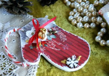 Елочная игрушка "Варежка"