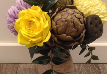 Букет с цветами из фоамирана