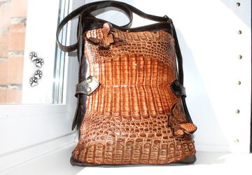 Сумочка женская удобная и жизнерадостная (кожа, крокодил)