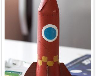 Хендмейд-модель ракеты для развивающих игр с детьми!