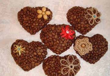 Магнит в форме сердца из кофейных зерен своими руками.