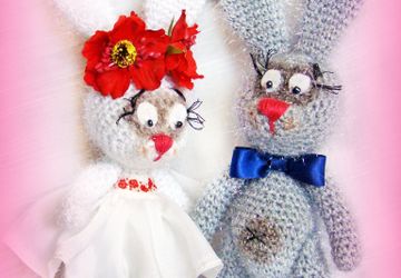 Сладкая парочка. Чудесные вязаные зайчики.