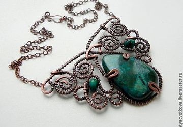 Колье с хризоколлой