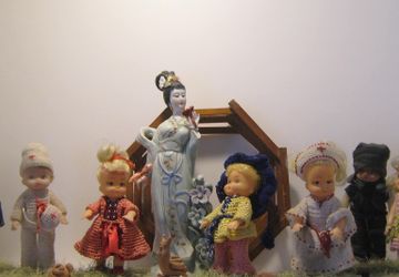 кукла в костюме макраме